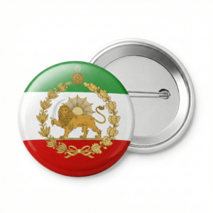 ین سینه دایره‌ای با طرح پرچم ایران قدیم و نماد شیر و خورشید از نمای روبرو